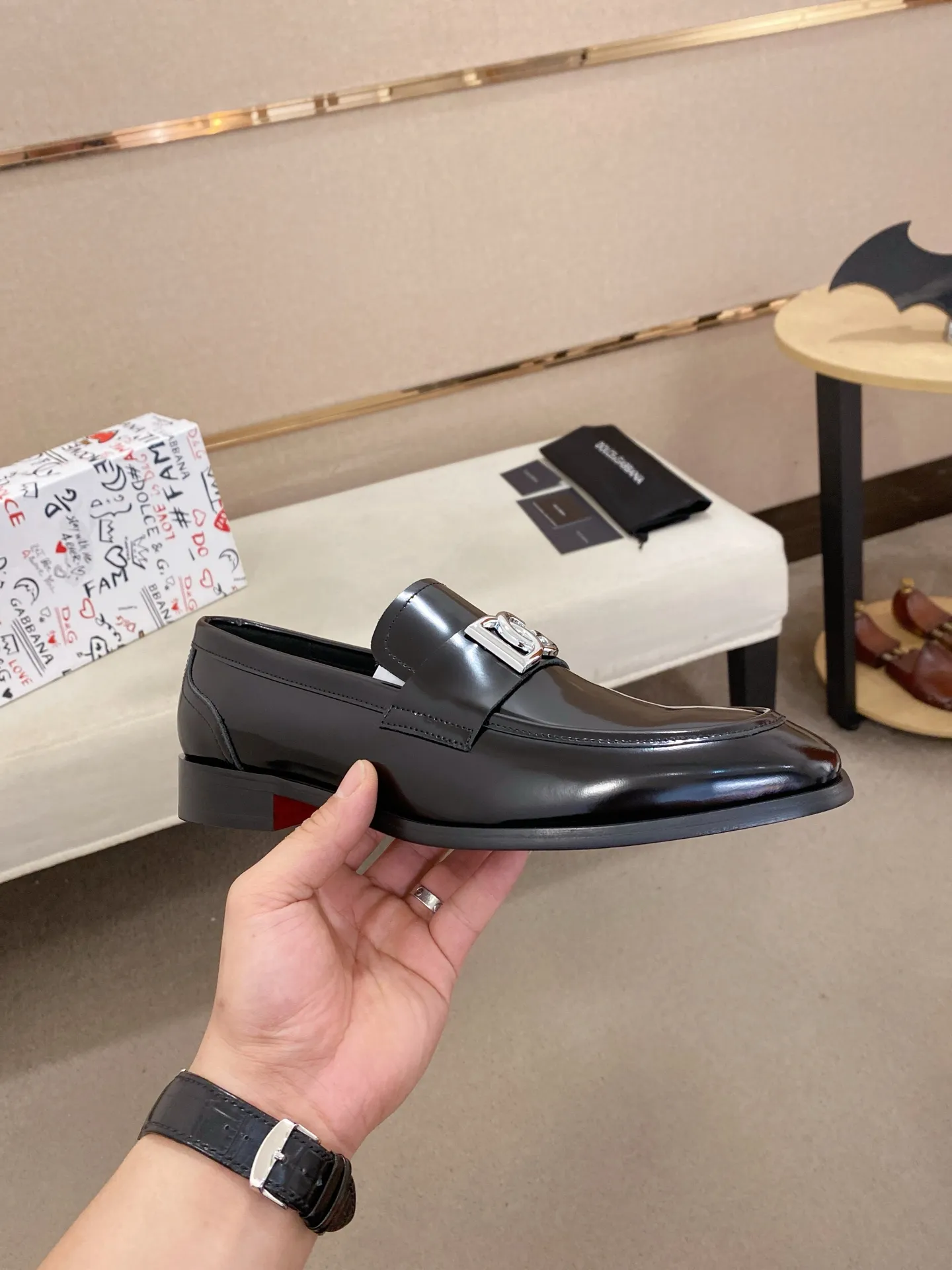Men's clothing and shoes💰 520💰🌲DG top-notch🔍🔍men's new leather shoes🚹sold at the same time⚠The uppers are imported cowhide from Italy, the entire imported cowhide lining, and imported accessories💪💪, completely 1⃣️ vs. 1⃣️🇮🇹 💪💪, ⚠Sole: The original sole is specially provided by the original factory, the exclusive movable molded sole is super comfortable, ⚠Original factory follow-up goods, 🔍🔍high quality, can be entered and exited at will, welcome to compare ⚠Size number: 38-44. Can be customized 45 non-returnable